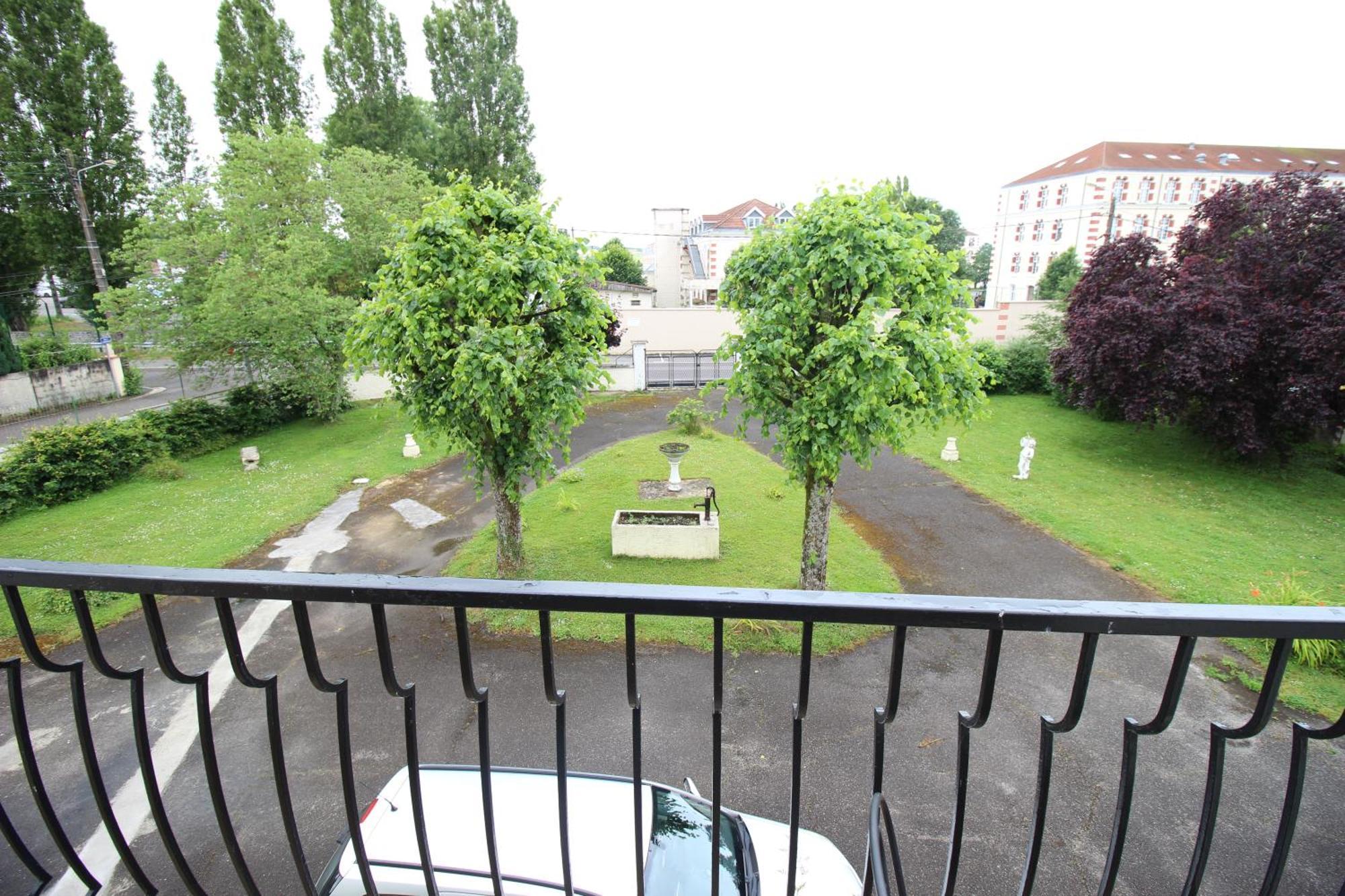 3 Chambres - Tres Grand Jardin Privee - Terrasse Privee - Garage Velo Et Moto - Parking Voiture Privee Dans La Propriete - Gere Par Presta-Zen'Services Thierville-sur-Meuse Exterior photo