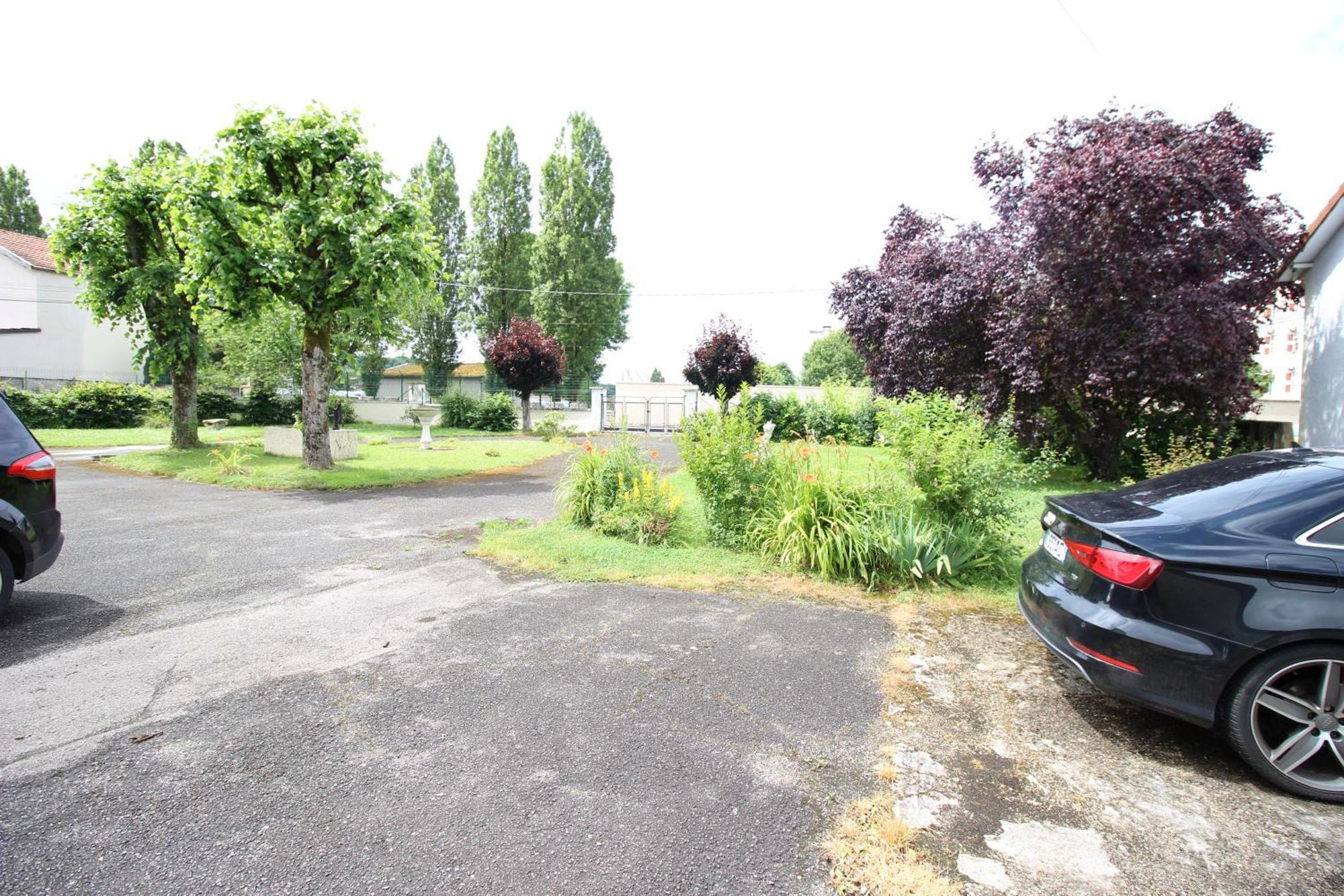 3 Chambres - Tres Grand Jardin Privee - Terrasse Privee - Garage Velo Et Moto - Parking Voiture Privee Dans La Propriete - Gere Par Presta-Zen'Services Thierville-sur-Meuse Exterior photo