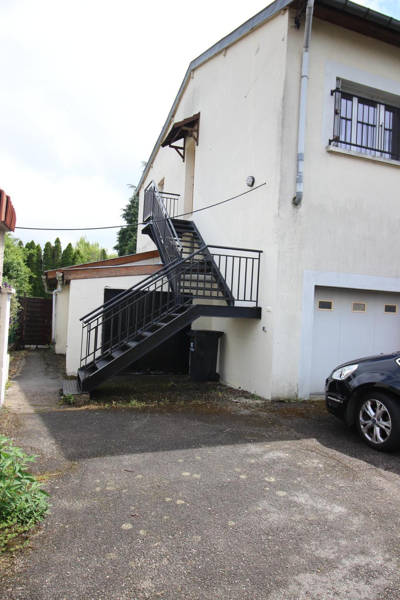 3 Chambres - Tres Grand Jardin Privee - Terrasse Privee - Garage Velo Et Moto - Parking Voiture Privee Dans La Propriete - Gere Par Presta-Zen'Services Thierville-sur-Meuse Exterior photo