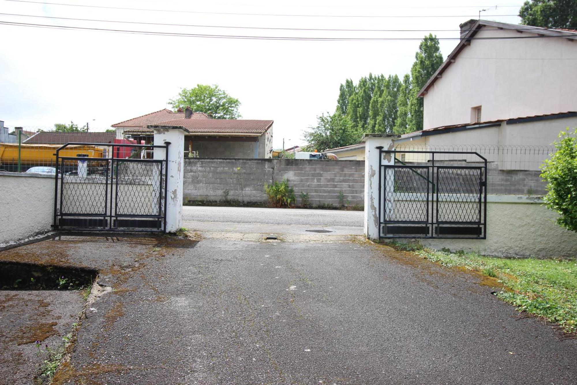 3 Chambres - Tres Grand Jardin Privee - Terrasse Privee - Garage Velo Et Moto - Parking Voiture Privee Dans La Propriete - Gere Par Presta-Zen'Services Thierville-sur-Meuse Exterior photo
